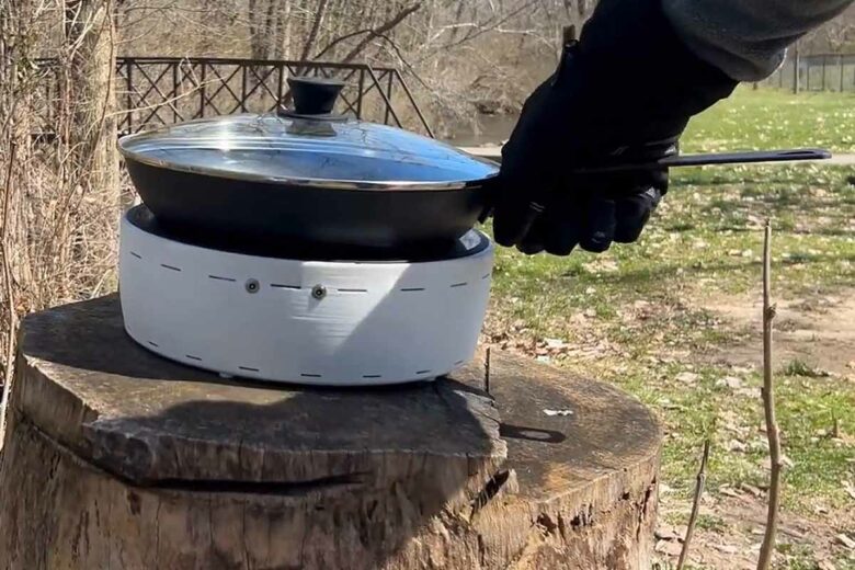 Vous pourrez cuisiner ou vous voulez avec cette plaque de cuisson à induction sans fil fonctionnant sur batterie.