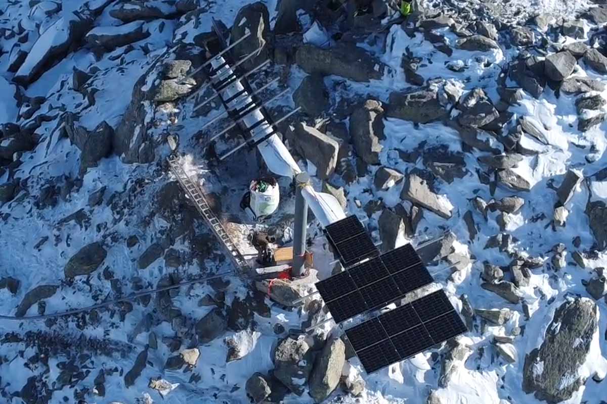 Turn2sun recycle des pales d'éoliennes pour installer des panneaux solaires dans les montagnes Suisse.