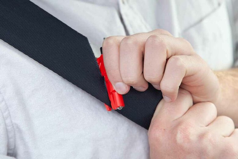 Le Resqme est un outil qui permet de couper la ceinture de sécurité en cas de danger.