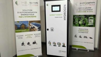 Le système de transformation de l'énergie solaire en hydrogène par H2Gremm présenté lors d'un salon en Bretagne.