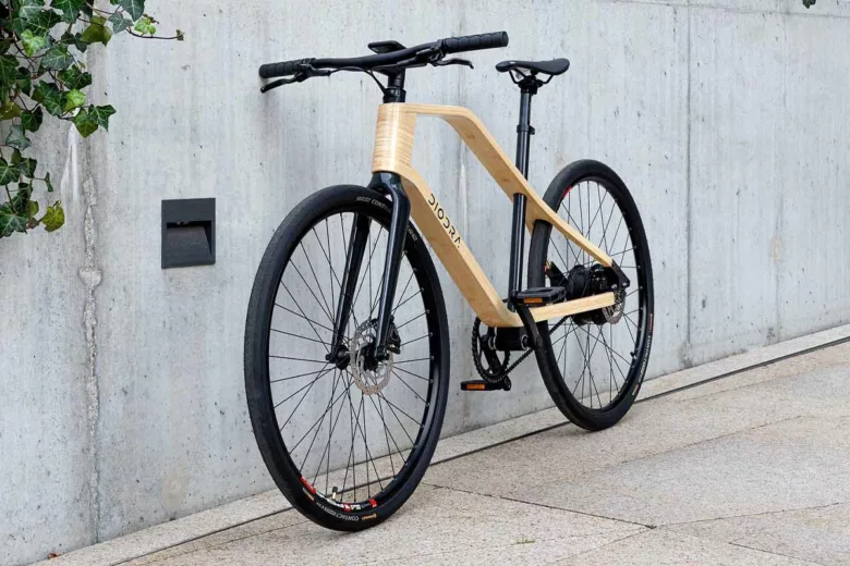 Un vélo électrique léger au design minimaliste.