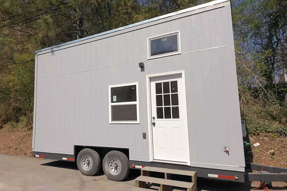 Une tiny-house sobre et minimaliste à un prix très abordable, la Element20 par Dragon Tiny Homes.