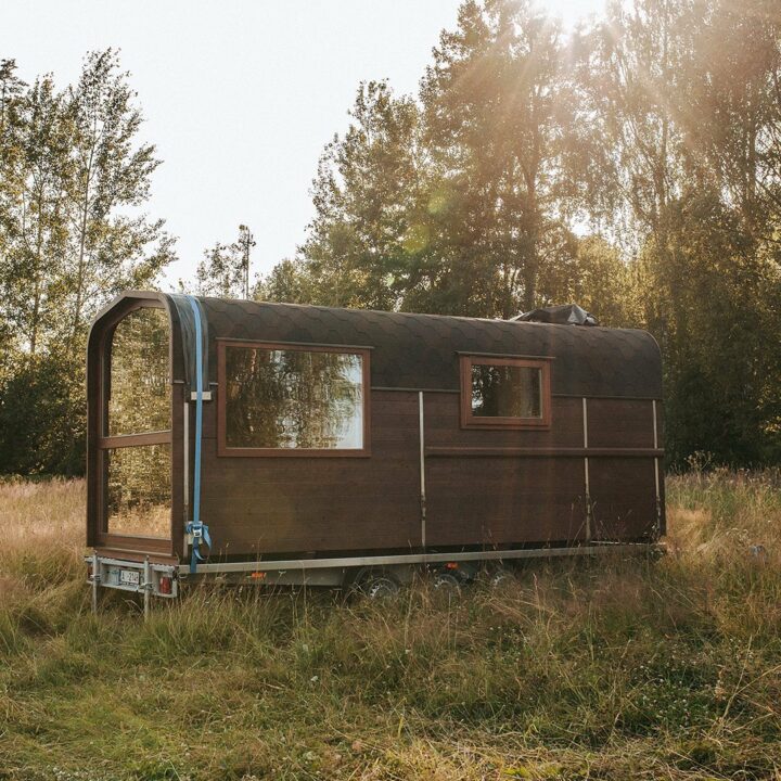 Une tiny-house charmante aux airs de roulotte.