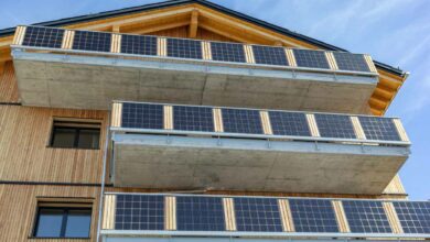 Production d'énergie solaire sur les balcons de cette résidence.