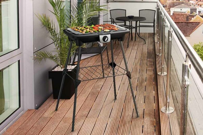 Un barbecue électrique, pour cuire des aliments sans charbon de bois.