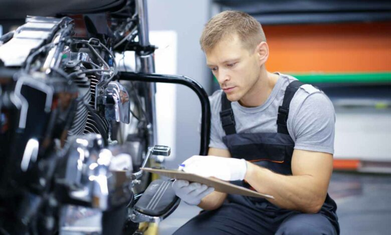 Passage d'une moto au contrôle technique devenu obligatoire depuis le 15 avril 2024 pour les deux roues.