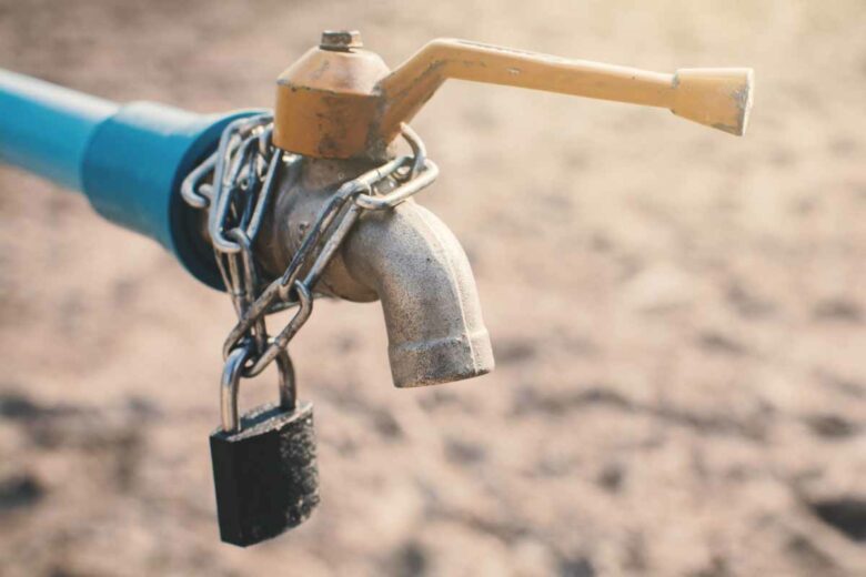 Les pénuries d'eau entrainent des restrictions dans de nombreux endroits dans le monde.