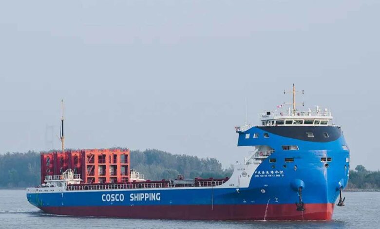 Le premier porte conteneurs 100 % électrique par Cosco Shipping.