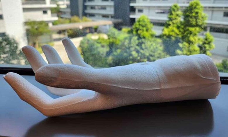Des étudiants vont présenter au concours James Dyson Award leur innovation, une lingette autocollante apaisante.