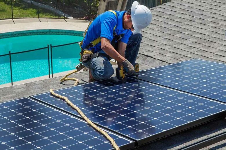 Installation de panneaux solaire Maxeon.