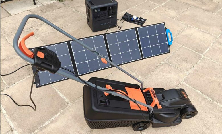 Test du générateur avec une tondeuse électrique 1 000 W.