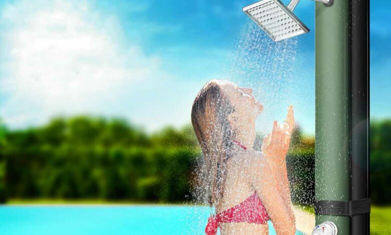 Profiter d'une douche avec de l'eau chauffée par le soleil est un plaisir.