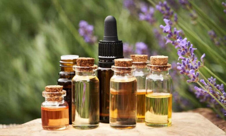 Il existe des huiles essentielles qui sont des répulsifs contre les moustiques.