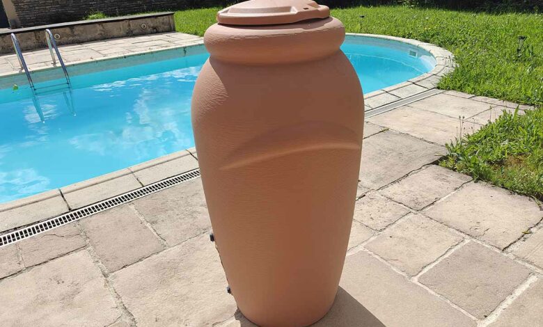 Un récupérateur d'eau de 210 l simple et esthétique.