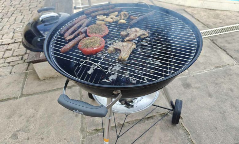 Le barbecue Weber Kettle est en promotion actuellement.
