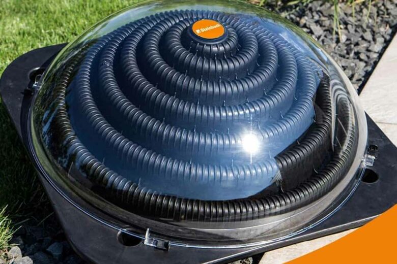 Un chauffage de piscine solaire en forme de dome.