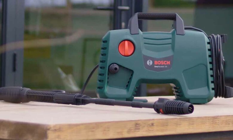 Le nettoyeur haute pression Bosch - EasyAquatak 120 est actuellement en promotion.