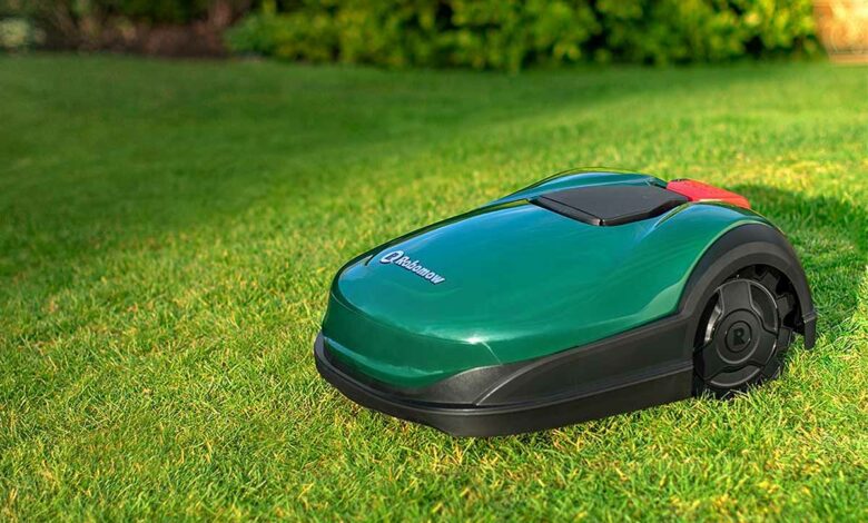 Ce robot tondeuse est actuellement en promotion chez Castorama.