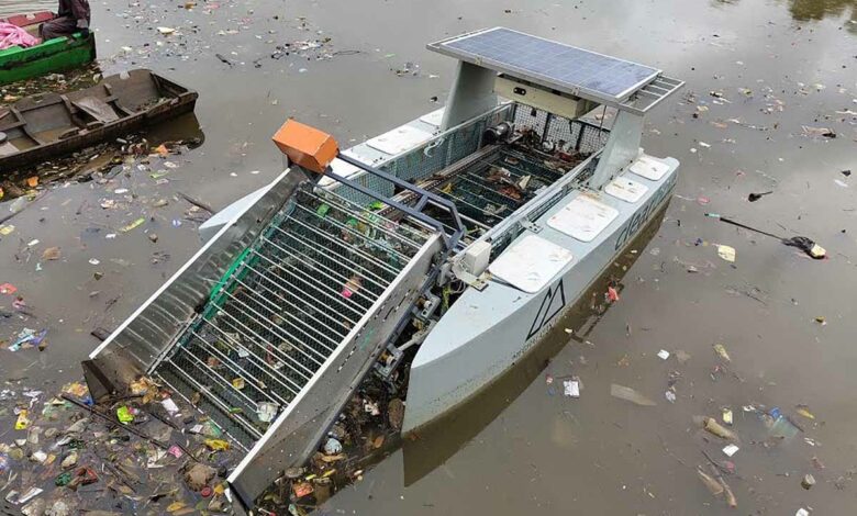 Un bateau autonome pour la dépollution des déchets dans les ports et les cours d'eau.
