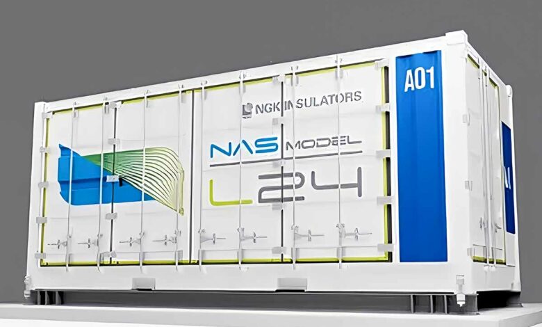 Une batterie de stockage énergétique industrielle en conteneur, à base de sodium-soufre.