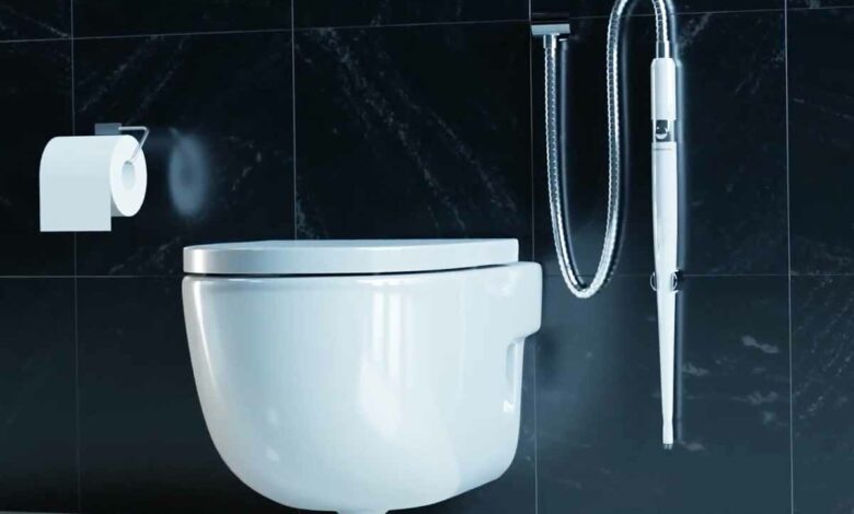 Une brosse pour nettoyer les toilettes qui fonctionne un peu comme un nettoyeur haute pression.