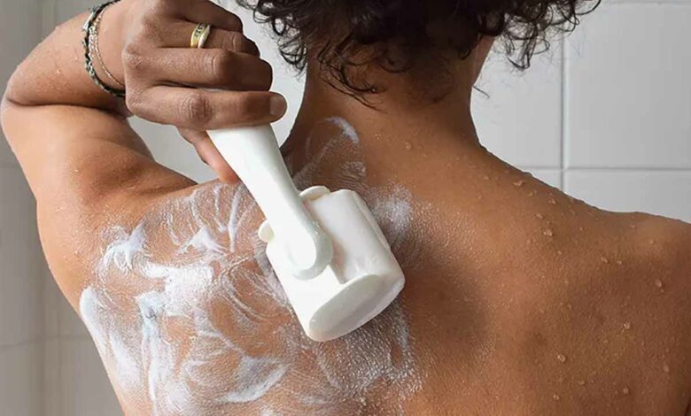 Une poignée porte savon bien pratique.