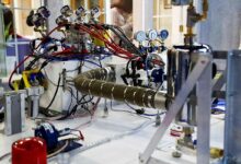 Il invente un générateur électrique qui fonctionne avec des déchets plastiques.