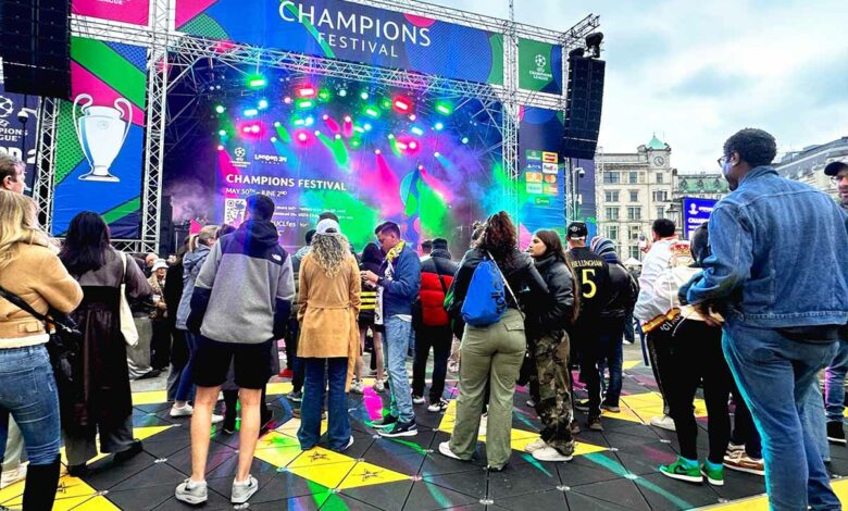 Les festivaliers de cet événement ont produit l'énergie de la cabine de DJ avec la piste de danse.