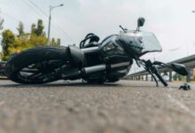Le traumatisme crânien est la principale cause de décès chez les utilisateurs de deux roues motorisée.