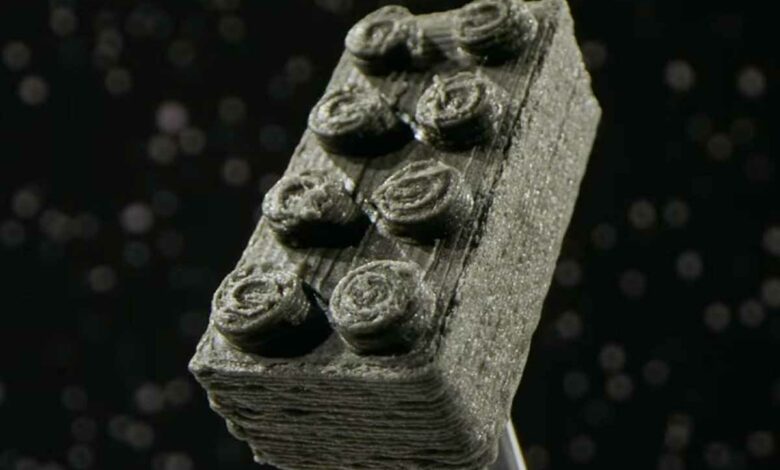 Des briques Lego fabriquées à partir de matériaux provenant de l'espace et de la Lune.