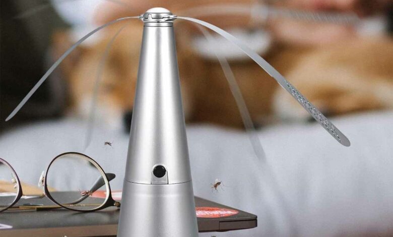 Le mouvement et l'aspect holographique des pales perturbent les insectes qui ne se posent plus.