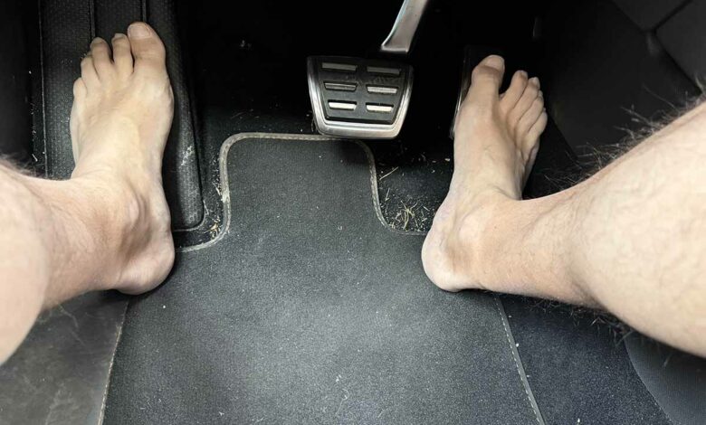 La conduite nu pieds est-elle autorisée en France ?