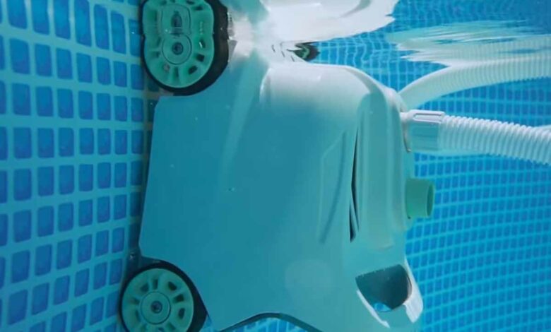 Ce robot peut nettoyer les parois de votre piscine.