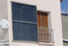 Un mur Trombe servant à chauffer et à réguler la chaleur de manière passive dans une habitation.