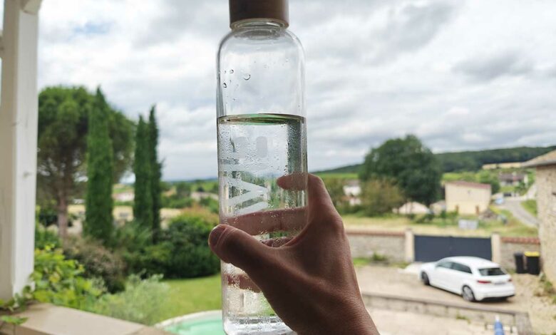 Une bouteille qui rend l'eau potable développée par une Jeune brésilienne.