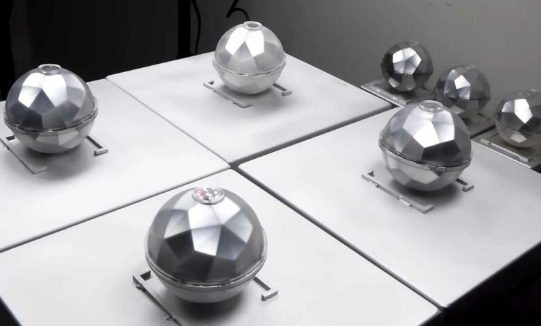 Des sphères capables d'emmagasiner l'énergie lumineuse et la transformer en électricité.
