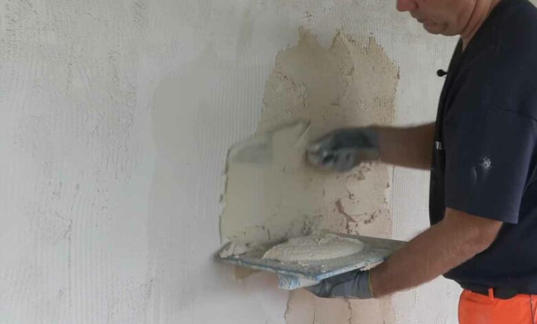 Un enduit à base de chaux facile à appliquer spécifiquement conçu pour les bâtiments anciens.