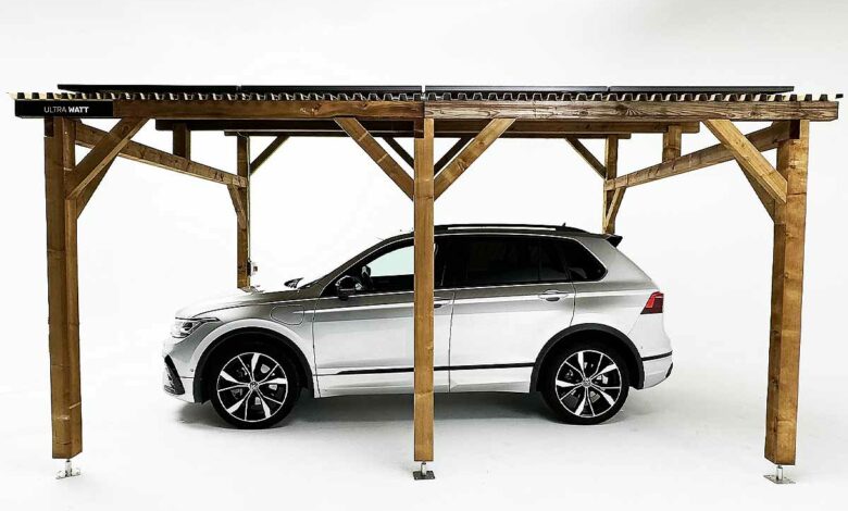 Castorama propose un carport solaire à monter soi-même.