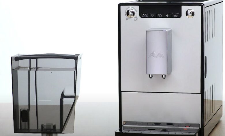 Un grand réservoir pour du café toujours disponible.