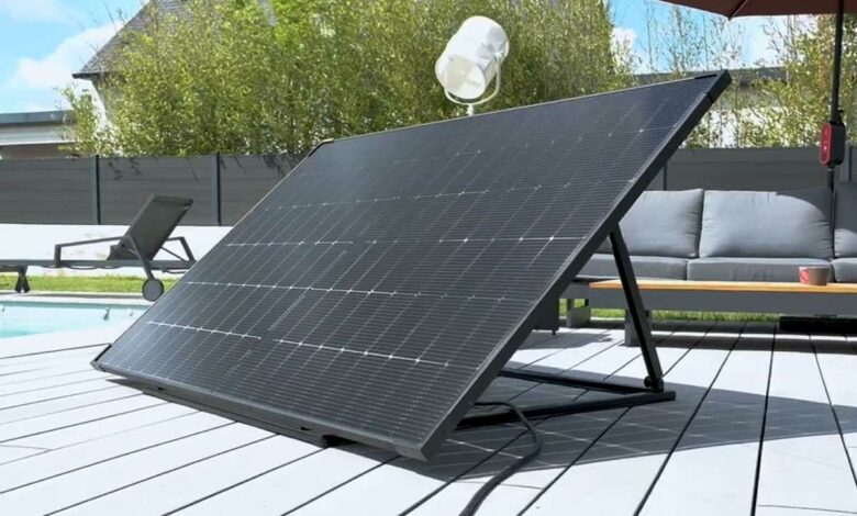 Au sol, sur un balcon, ou sur le toit, le panneau solaire Play 2 de Sunology s'installe en deux minutes.