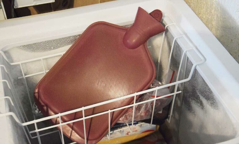 une bouillotte au congélateur