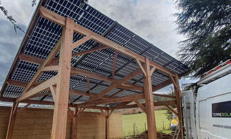 Un modèle de carport solaire de Terre Solaire.