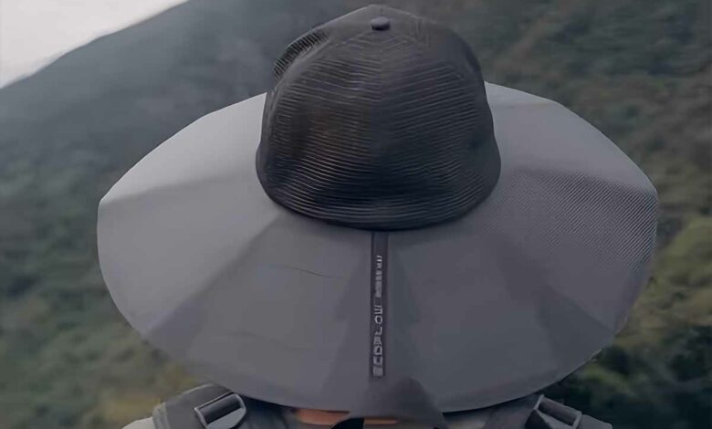 Un chapeau avec des panneaux solaires intégrés, capable de recharger votre smartphone.