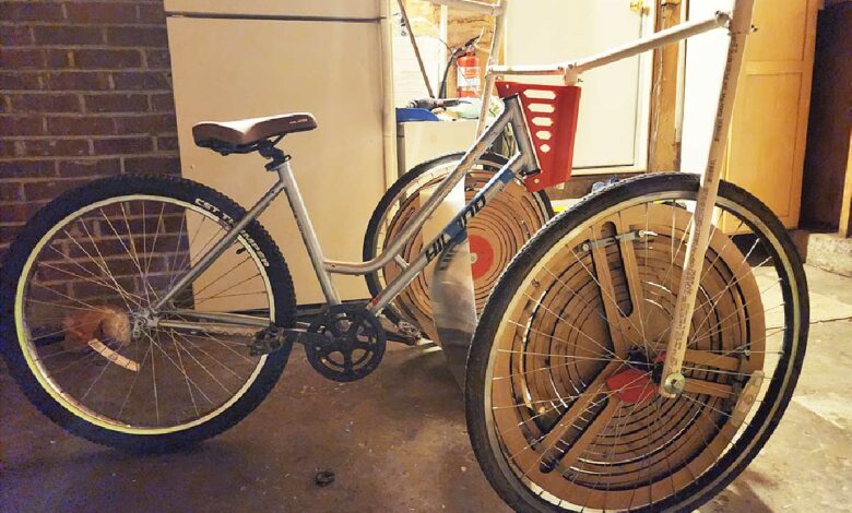 Ergo-Mow est un kit qui permet de modifier un vélo en tondeuse.