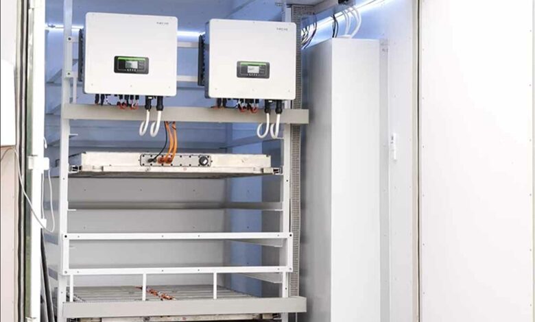 Une solution de stockage d'énergie en conteneur fabriquée avec des batteries de voitures électriques de seconde main.