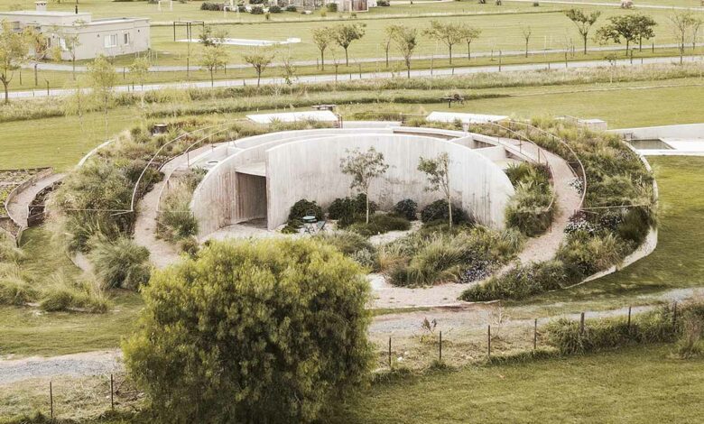 Une maison enterrée « autonome » à la façon Hobbit.