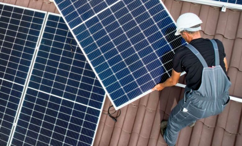 Selon une étude, la valeur immobilière augmente avec des panneaux solaires.