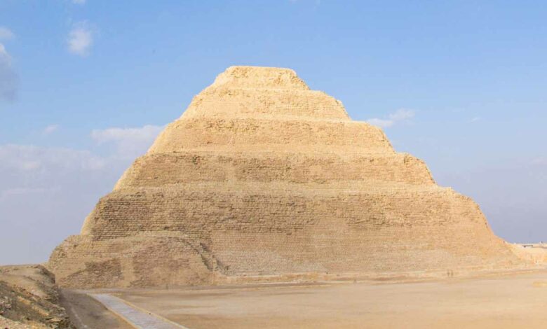 Pyramide de Djoser dans la nécropole de Saqqarah.