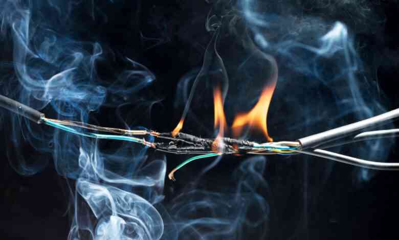Les incendies domestiques sont fréquemment déclenchés par une installation électrique vétuste ou défaillance électrique due à une mauvaise utilisation.