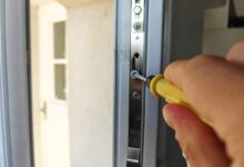 Cette vis sert à régler la pression à l'intérieur de vos joints de fenêtre.